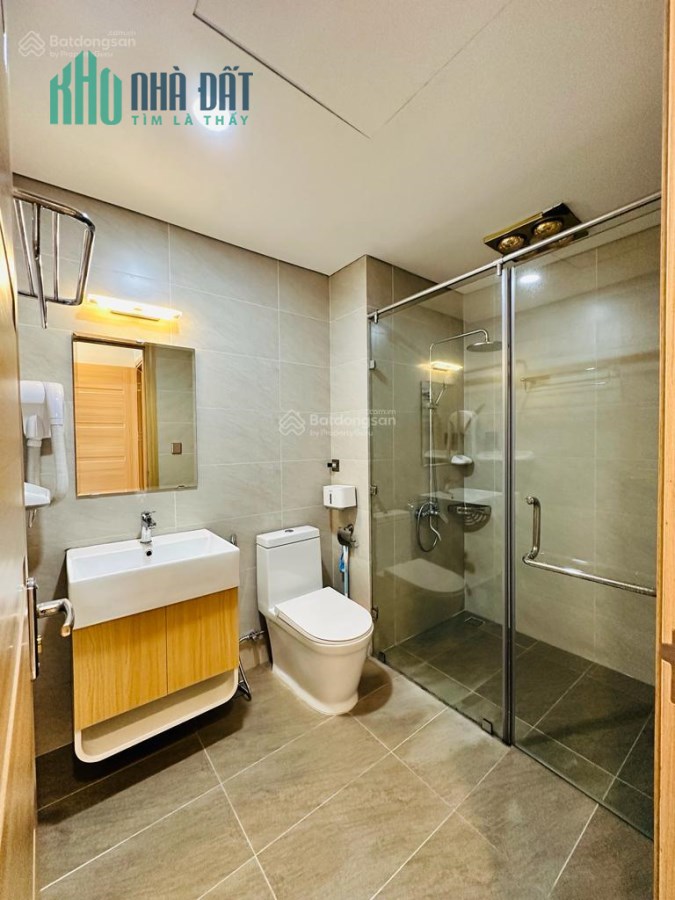 Bán căn Viện Chiến Lược 95m2, 2pn, 4,5 tỷ, full nội thất, hướng đông nam. 0975118822