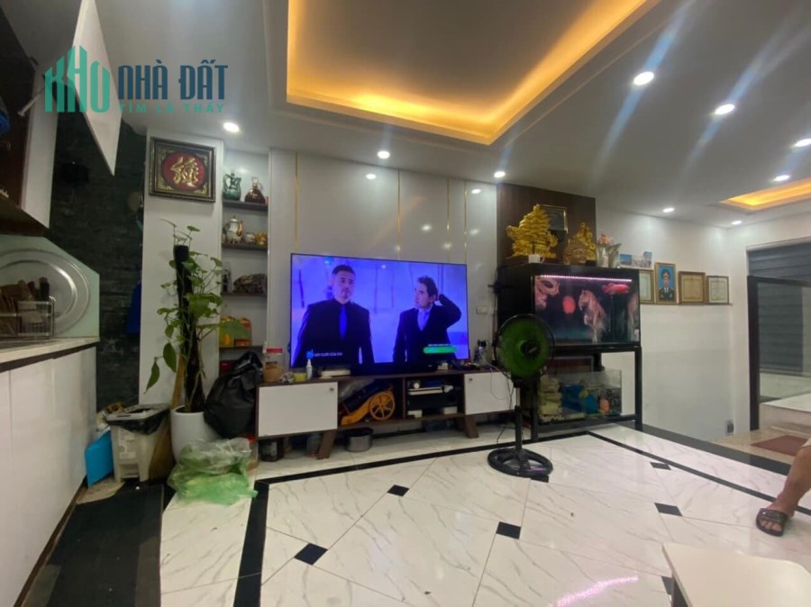 THỤY KHUÊ , DIỆN TÍCH 38m2 - 5 TẦNG - MẶT TIỀN 4.6 - GIÁ 5.6 TỶ
