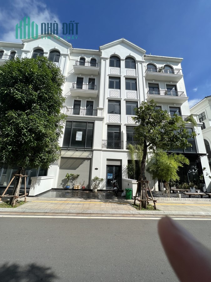 CẮT LỖ CỰC SÂU NHÀ PHỐ THE MANHATTAN  VINHOMES GRAND PARK QUẬN 9 . LH; 093 273 8182