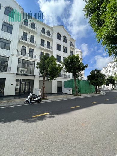CẮT LỖ CỰC SÂU NHÀ PHỐ THE MANHATTAN  VINHOMES GRAND PARK QUẬN 9 . LH; 093 273 8182