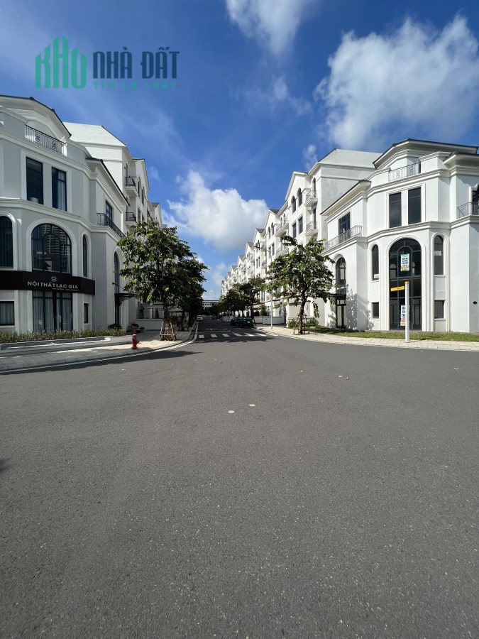 CẮT LỖ CỰC SÂU NHÀ PHỐ THE MANHATTAN  VINHOMES GRAND PARK QUẬN 9 . LH; 093 273 8182