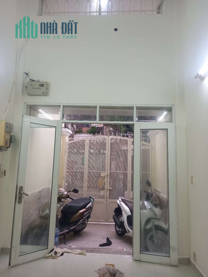Cho thuê nhà 5 tầng hẻm 68 Út Tịch, Tân Bình