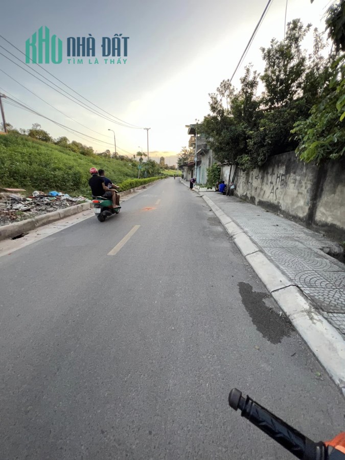 Bán đất Khuyến Lương, Hoàng Mai, 2 mặt ngõ, ô tô đỗ cửa 40 m2, 3 tỷ 300