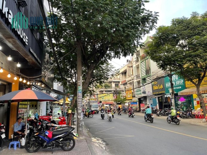 Cho thuê nhà 3 tầng MT đường Đồng Đen, kinh doanh sầm uất