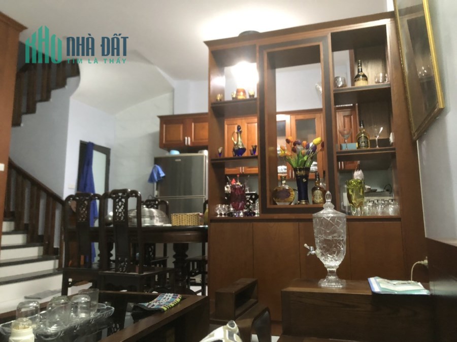 Phương Mai nhỉnh 4 tỷ nhà ở luôn 4PN Ô Tô đỗ cửa Phân Lô Cực Hiếm