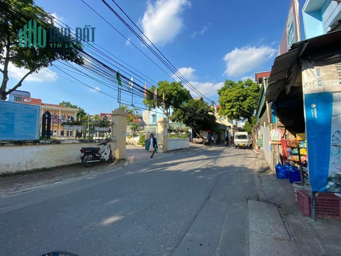 BÁN ĐẤT PHƯỜNG THẠCH BÀN (LONG BIÊN) 50 M2 ..MT : 4,5M - Ô TÔ VÀO ĐẤT - GIÁ RẺ