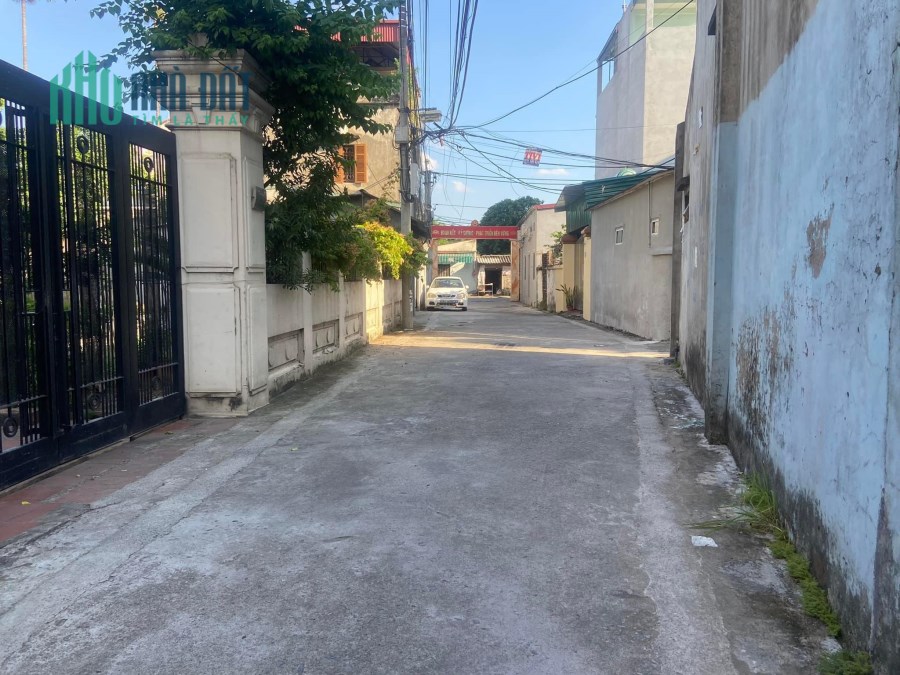 BÁN ĐẤT PHƯỜNG THẠCH BÀN (LONG BIÊN) 50 M2 ..MT : 4,5M - Ô TÔ VÀO ĐẤT - GIÁ RẺ