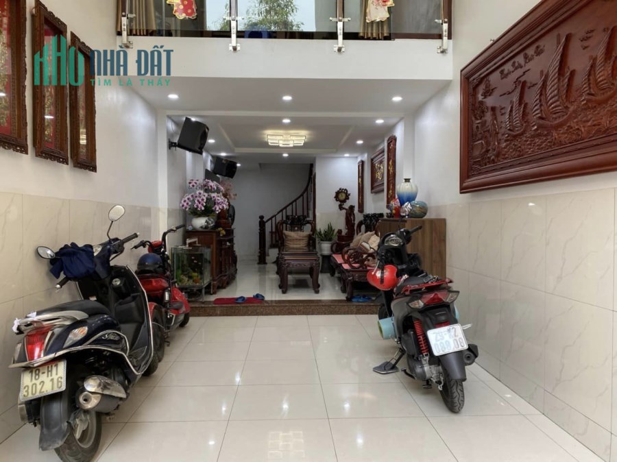 BÁN ĐẤT TẶNG NHÀ C4 - TƯ ĐÌNH( LONG BIÊN) -DIỆN TÍCH 100M2 - Ô TÔ VÀO NHÀ - CHỈ 5 TỶ