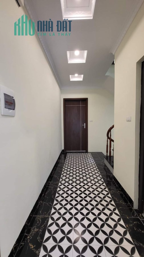 Cổ Linh nhà đẹp 4 tầng 52m , ngõ oto thông, gần AEON, thoáng sáng, tiện ích 6 tỷ 2