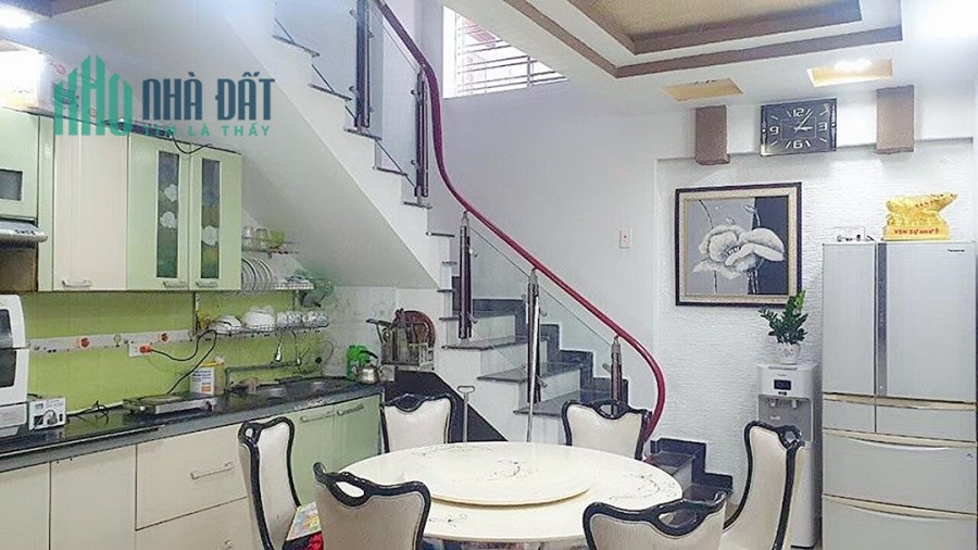 Bán nhà ngõ 193 Hồ Sen, diện tích 42m 4 tầng GIÁ 2.8 tỉ