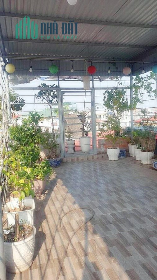 Bán nhà ngõ 193 Hồ Sen, diện tích 42m 4 tầng GIÁ 2.8 tỉ