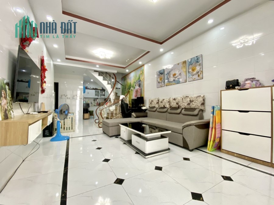 Bán nhà đẹp đường Dư Hàng, diện tích 42m 2 tầng GIÁ 1.7 tỉ