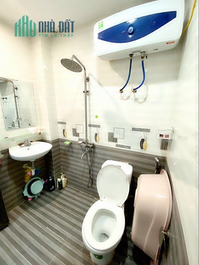 Bán nhà đẹp đường Dư Hàng, diện tích 42m 2 tầng GIÁ 1.7 tỉ