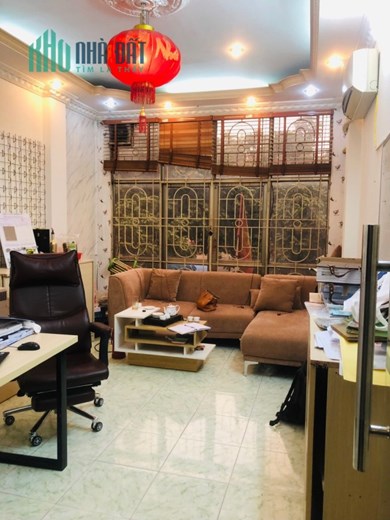 Cho thuê nhà mặt phố Khuất Duy Tiến Thanh Xuân 40m2 x 5T