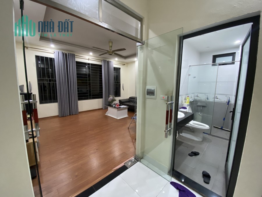 Nhà Nguyễn Văn Cừ, 55m, nhà 5 tầng giá hơn 5 tỷ.