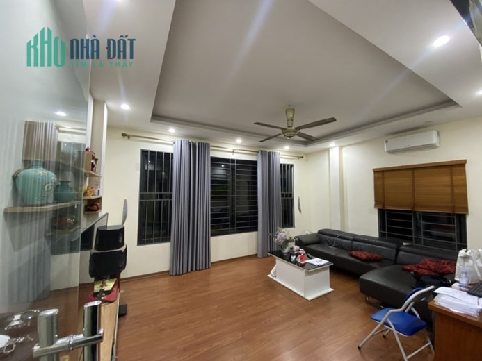 Nhà Nguyễn Văn Cừ, 55m, nhà 5 tầng giá hơn 5 tỷ.