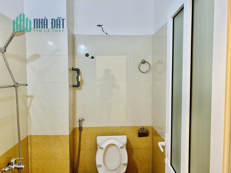 Nhà Nguyễn Văn Cừ, 55m, nhà 5 tầng giá hơn 5 tỷ.