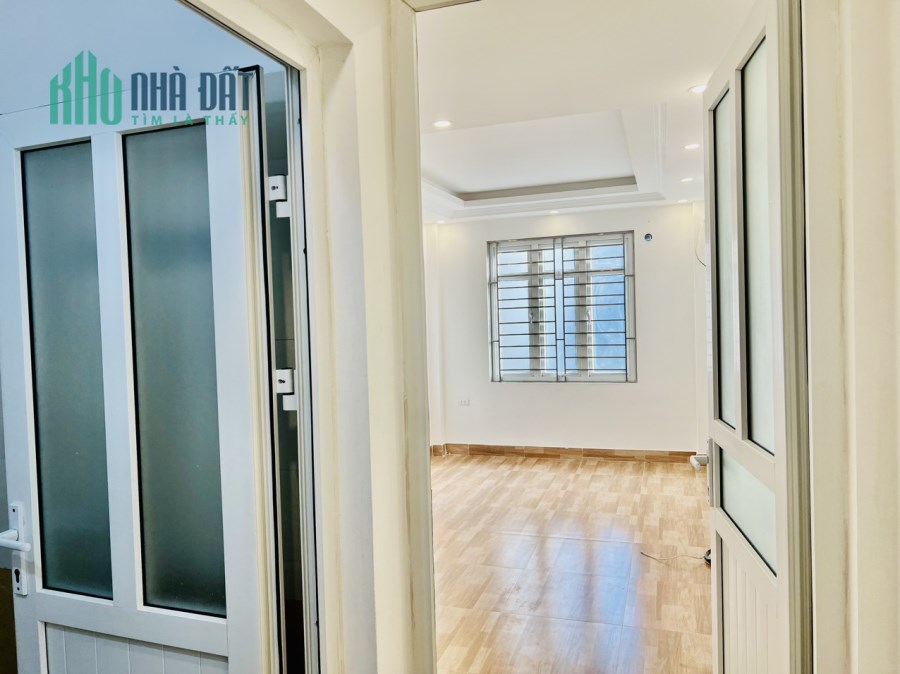 Nhà Nguyễn Văn Cừ, 55m, nhà 5 tầng giá hơn 5 tỷ.