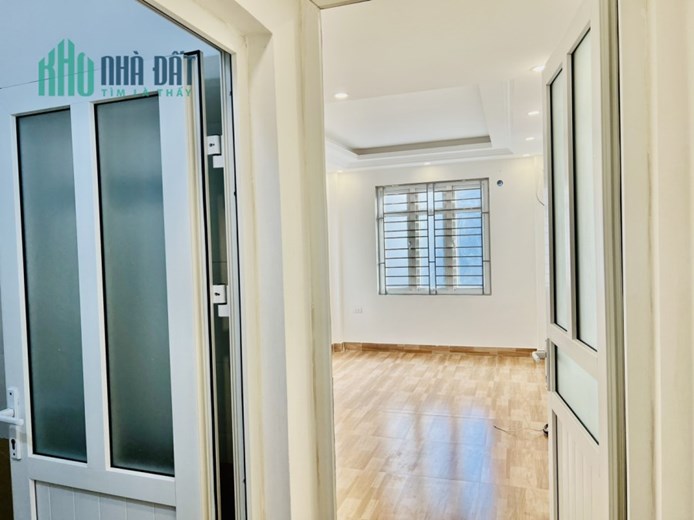 Nhà Nguyễn Văn Cừ, 55m, nhà 5 tầng giá hơn 5 tỷ.