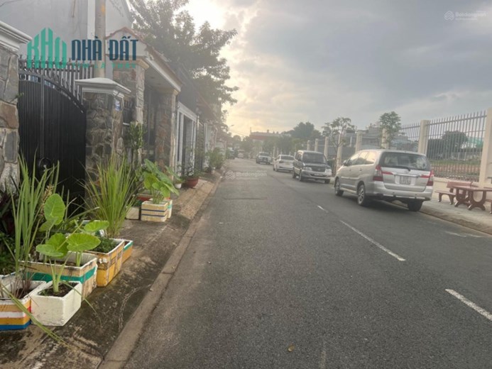 NHÀ ĐẸP PHÂN LÔ - Ô TÔ NGỦ TRONG NHÀ - VỪA Ở VỪA KINH DOANH