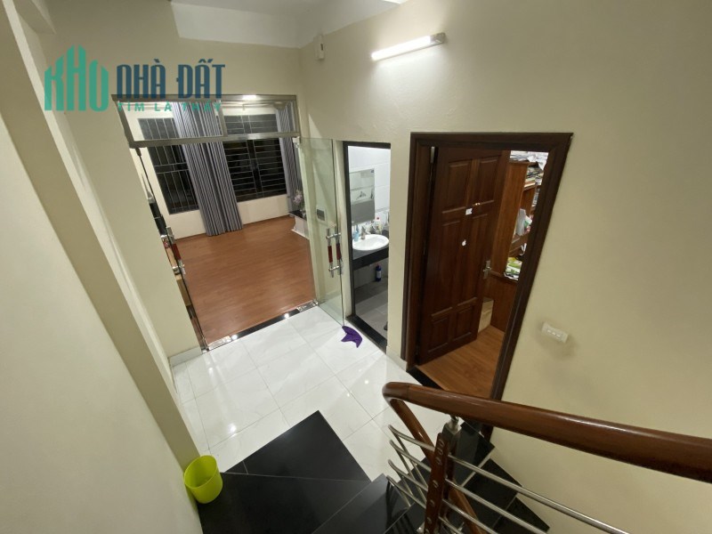 Bán nhà riêng Nguyễn Trãi Thanh Xuân 40m 3 tầng mặt tiền 4.5m ngõ thoáng gần phố chỉ 4 tỷ lh