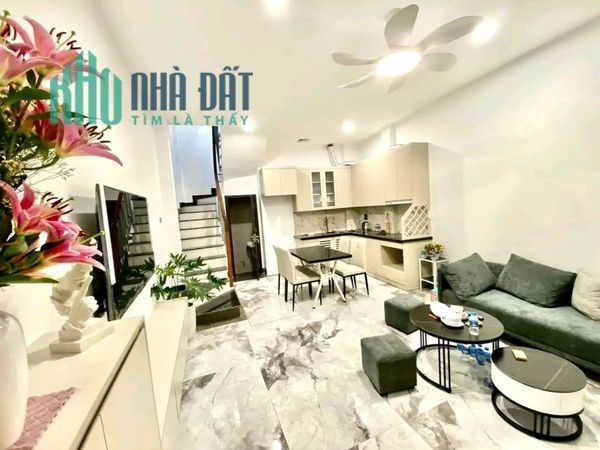BÁN NHÀ MỚI ĐẸP 5 TẦNG GẦN HỒ ĐẮC DI DT:37M2 3 NGỦ MT:4.3M GIÁ: HƠN 4 TỶ CHỈ 20M RA ÔTÔ - NGÕ NÔNG