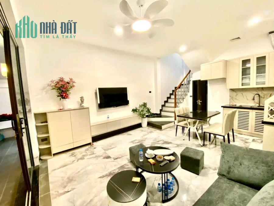 BÁN NHÀ MỚI ĐẸP 5 TẦNG GẦN HỒ ĐẮC DI DT:37M2 3 NGỦ MT:4.3M GIÁ: HƠN 4 TỶ CHỈ 20M RA ÔTÔ - NGÕ NÔNG