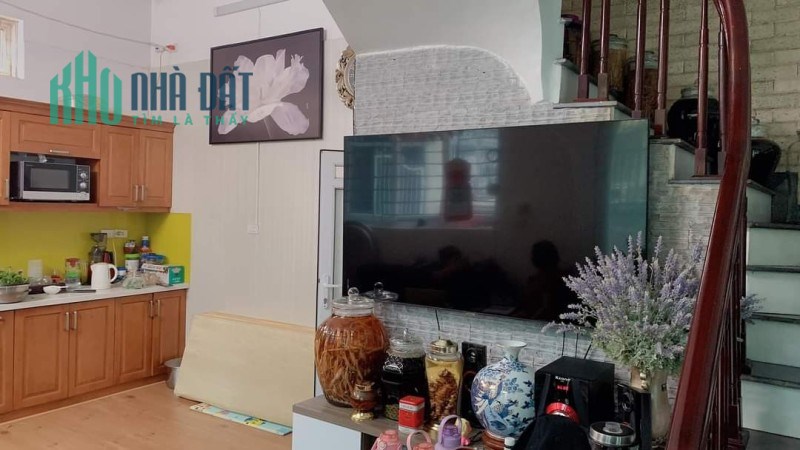 Bán nhà 4 tầng Ngọc Thụy,Long Biên 40m2,lô góc,oto,10m ra hồ nhỉnh 4tỷ