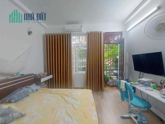 HOÀNG NGÂN - NHÀ ĐẸP - NGÕ NÔNG -30M RA MẶT PHỐ - DT 46M ,MT 4 M -GIÁ NHỈNH 6 TỶ