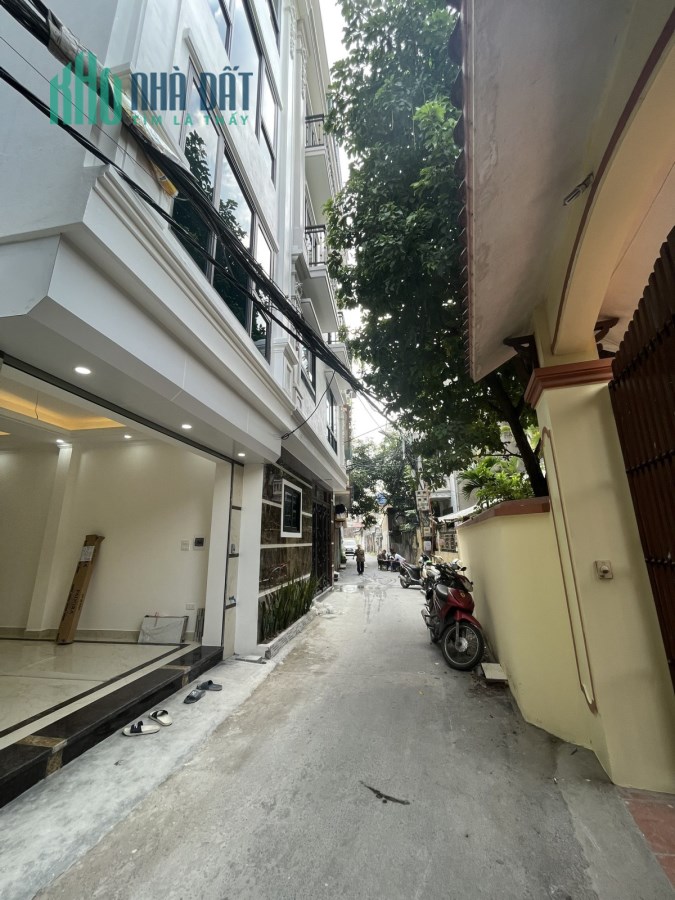 Cần Bán nhà Phố  Phương ô tô đỗ cửa Full nội thất 42m 5tầng MT 3,7m Chỉ 6 tỷ LHCC.