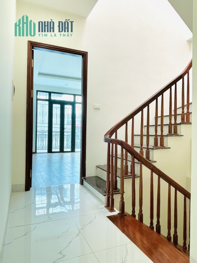 Cần Bán nhà Phố  Phương ô tô đỗ cửa Full nội thất 42m 5tầng MT 3,7m Chỉ 6 tỷ LHCC.