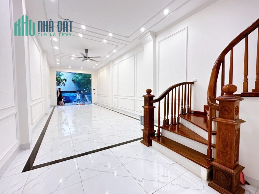 Cần Bán nhà Phố  Phương ô tô đỗ cửa Full nội thất 42m 5tầng MT 3,7m Chỉ 6 tỷ LHCC.