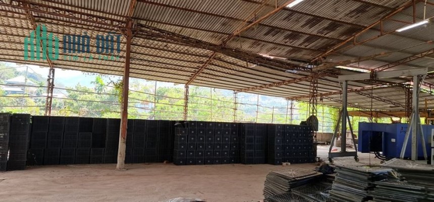 Sang nhượng xưởng đang hoạt động chuyên sản xuất các sản phẩm nhựa