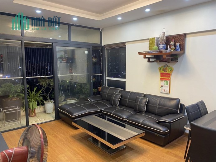 Bán căn chung cư phố Cầu Giấy. 96m2, 2n2vs, Full đồ , giá 4,7 tỷ