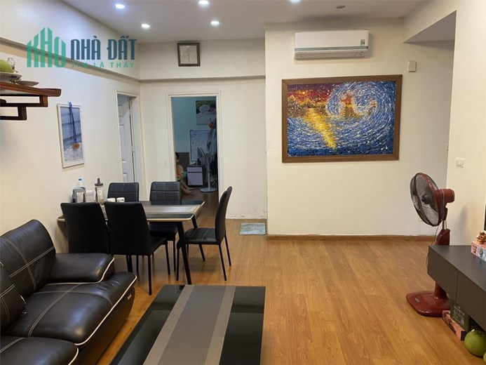Bán căn chung cư phố Cầu Giấy. 96m2, 2n2vs, Full đồ , giá 4,7 tỷ