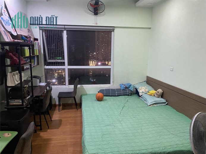 Bán căn chung cư phố Cầu Giấy. 96m2, 2n2vs, Full đồ , giá 4,7 tỷ