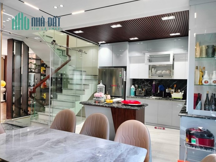 NHÀ ĐẸP NGUYỄN VĂN CỪ, 75M x 7TẦNG, MẶT TIỀN 7M, THANG MÁY-FULL NỘI THẤT
