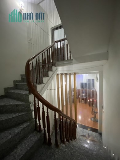 Bán nhà mặt phố Hà Huy Tập, Dt 66m, nhà 4 tầng giá hơn 5 tỷ.