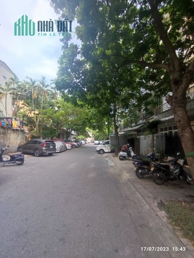 Bán nhà khu vực Hoàng Cầu, gần hồ, 110m2, vỉa hè rộng, 3ôtô, thang máy, 2 thoáng, ở, làm văn phòng
