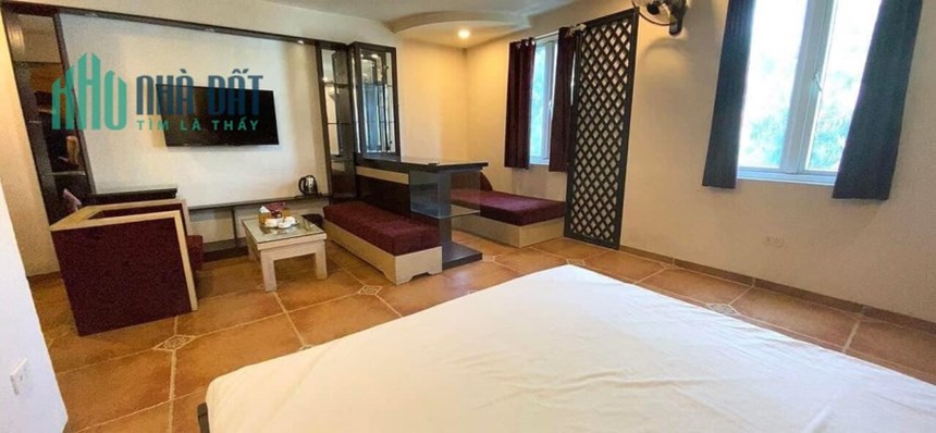 Bán nhà khu vực Hoàng Cầu, gần hồ, 110m2, vỉa hè rộng, 3ôtô, thang máy, 2 thoáng, ở, làm văn phòng