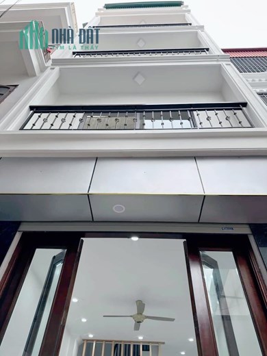 Nhà ngõ phố Tam Trinh 50m x 5T 5.2 tỷ, ngõ thông, ô tô đỗ cửa, nhà mới đẹp.