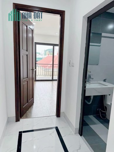Nhà ngõ phố Tam Trinh 50m x 5T 5.2 tỷ, ngõ thông, ô tô đỗ cửa, nhà mới đẹp.