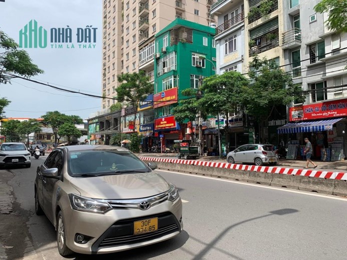 Bán Đất Tặng Nhà C4 Lạc Long Quân 360m2, mặt tiền 13m, gần phố, ngõ thông, ô tô tránh, đầu tư xây