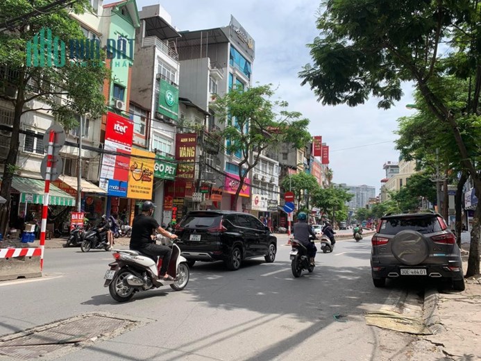 Bán Đất Tặng Nhà C4 Lạc Long Quân 360m2, mặt tiền 13m, gần phố, ngõ thông, ô tô tránh, đầu tư xây