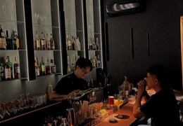 Sang quán cocktail bar chill trung tâm Quận 1.