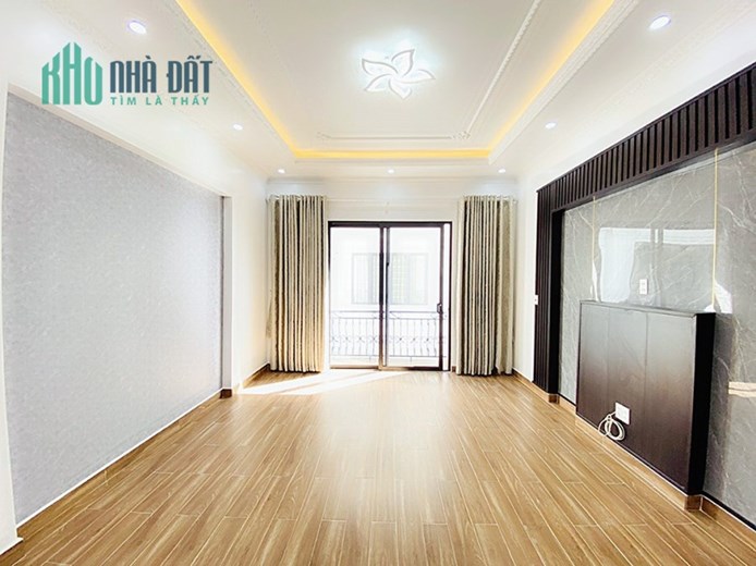 Bán nhà phân lô TĐC Sao Sáng, diện tích 40m  5 tầng GIÁ 4.55 tỉ vị trí cực đẹp