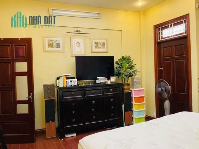 NHÀ ĐẸP PHỐ HOÀNG CẦU -  PHÂN LÔ Ô TÔ TRÁNH PHỐ VIP.65M X 5 TÂNG. GIÁ 12 TỶ