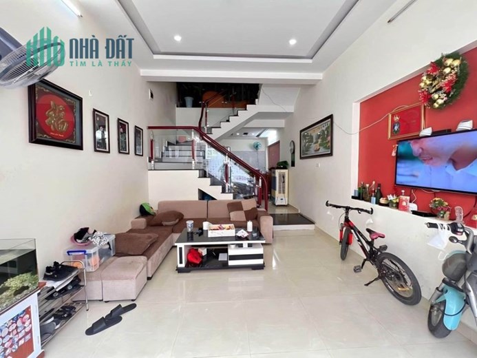 Bán nhà mặt ngõ Xóm Trung - Văn Cao, 47m 4 tầng GIÁ 3.4 tỉ