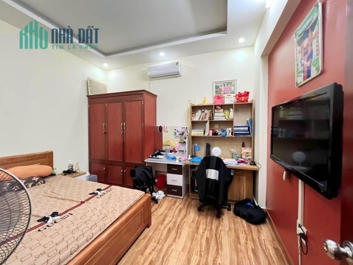 Bán nhà mặt ngõ Xóm Trung - Văn Cao, 47m 4 tầng GIÁ 3.4 tỉ