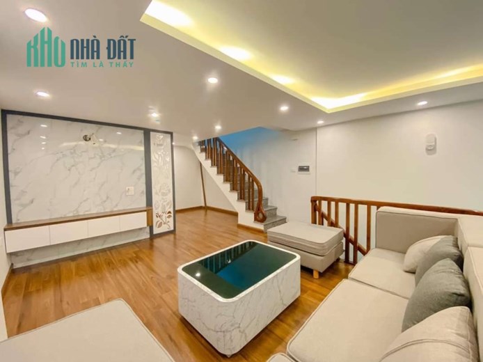 Cần Bán nhà phố Vương Thừa Vũ ô tô thang máy 40m 7Tg MT 4,5m hơn 7 tỷ LHCC.